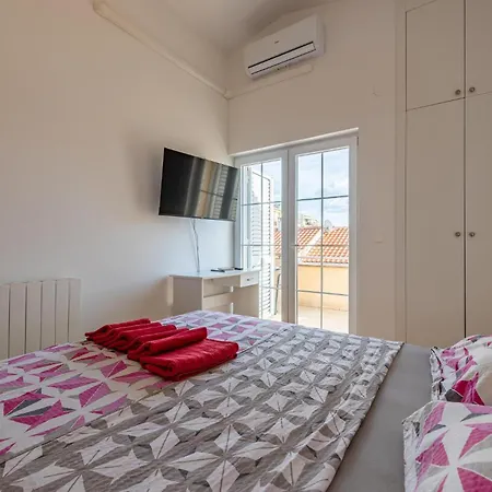 2 Bedroom In * 자다르